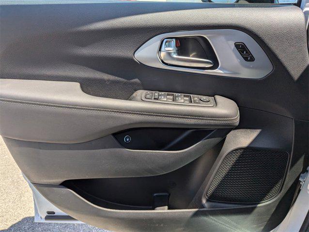 new 2025 Chrysler Pacifica Hybrid car, priced at $50,623