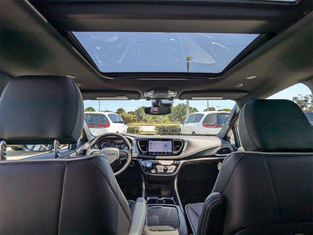 new 2025 Chrysler Pacifica Hybrid car, priced at $50,623