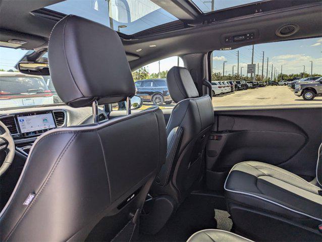 new 2025 Chrysler Pacifica Hybrid car, priced at $50,623