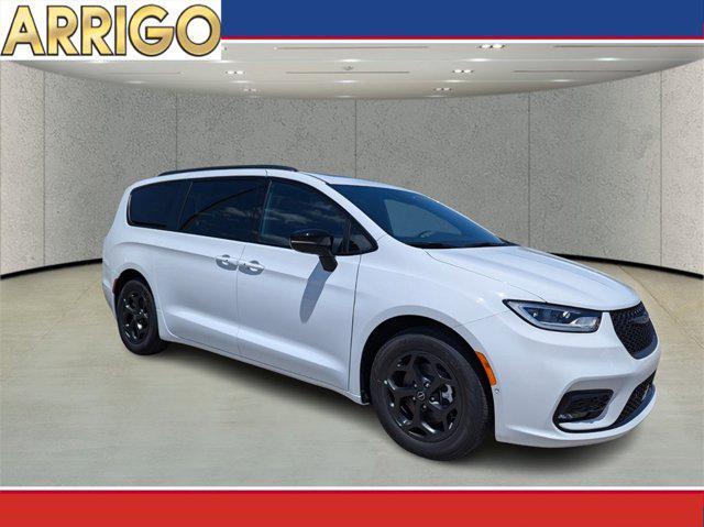 new 2025 Chrysler Pacifica Hybrid car, priced at $51,378