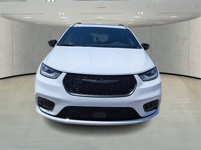 new 2025 Chrysler Pacifica Hybrid car, priced at $50,623