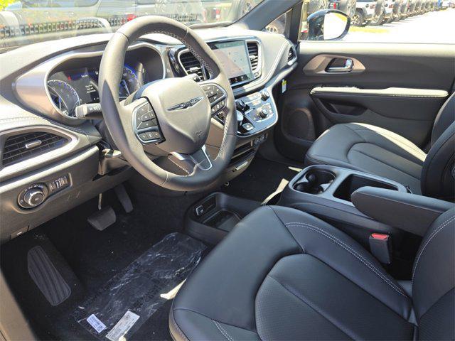 new 2025 Chrysler Pacifica car, priced at $39,348