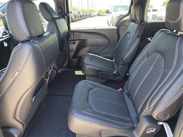 new 2025 Chrysler Pacifica car, priced at $39,348