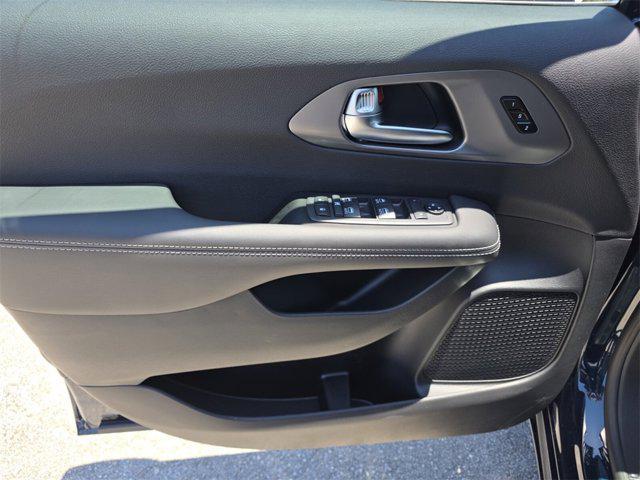 new 2025 Chrysler Pacifica car, priced at $39,348