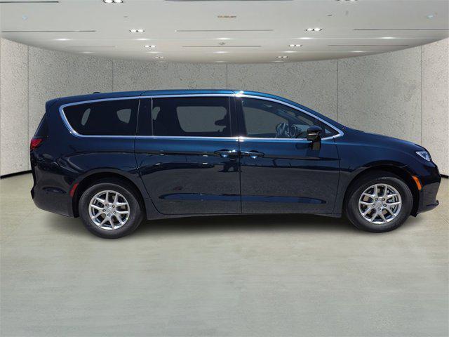 new 2025 Chrysler Pacifica car, priced at $39,348