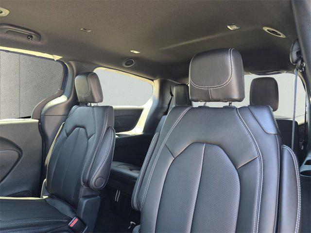 new 2025 Chrysler Pacifica car, priced at $39,348