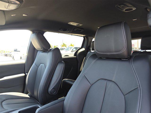 new 2025 Chrysler Pacifica car, priced at $39,348