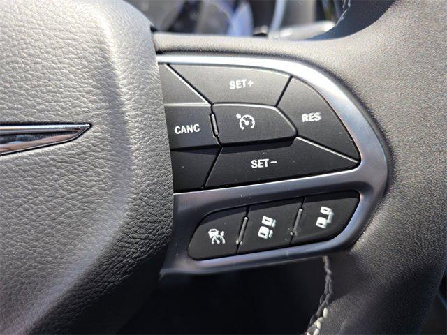 new 2025 Chrysler Pacifica car, priced at $39,348