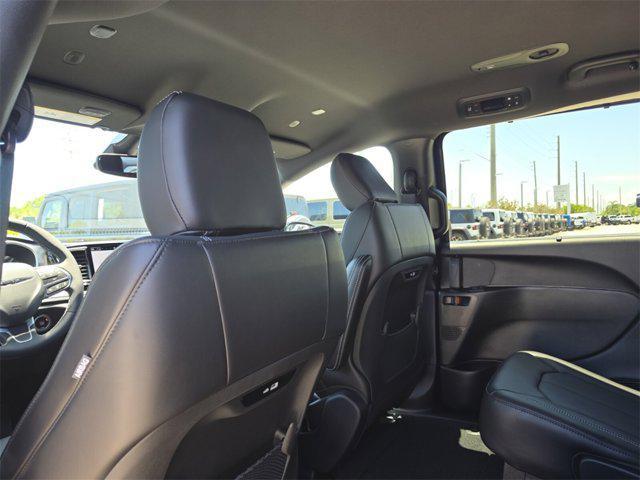 new 2025 Chrysler Pacifica car, priced at $39,348