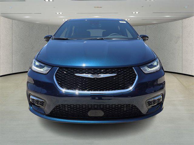 new 2025 Chrysler Pacifica car, priced at $39,348