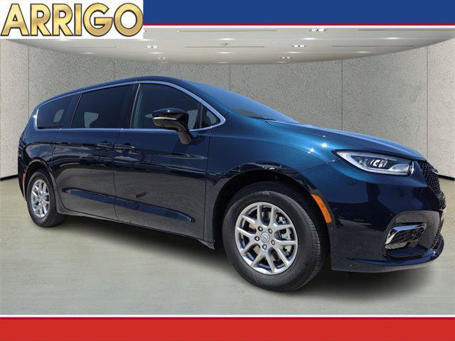 new 2025 Chrysler Pacifica car, priced at $39,348