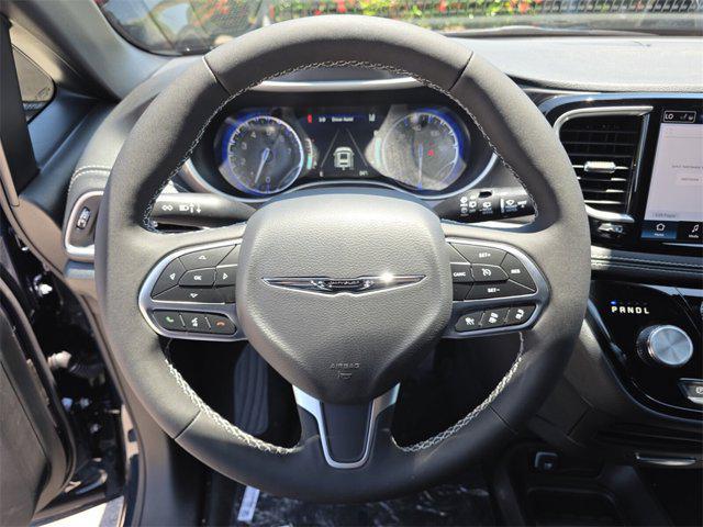 new 2025 Chrysler Pacifica car, priced at $39,348