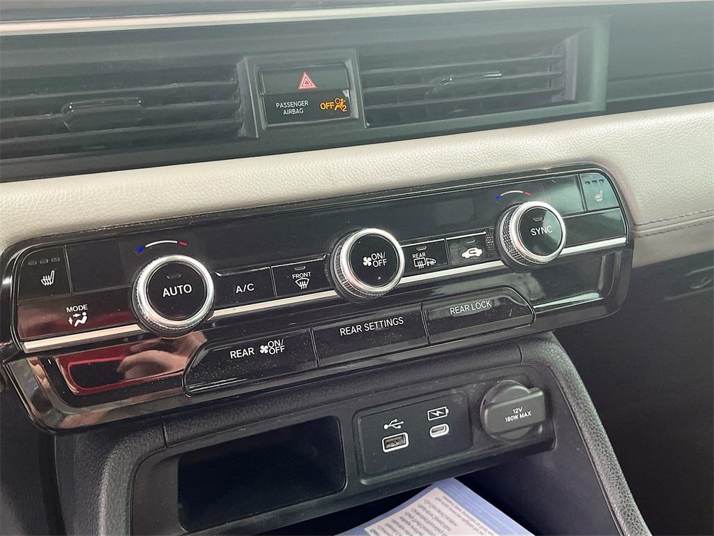 used 2025 Honda Pilot car, priced at $40,900