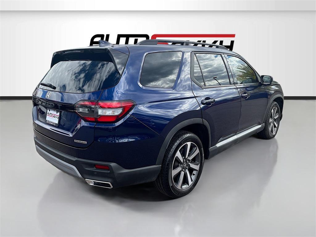 used 2025 Honda Pilot car, priced at $40,900