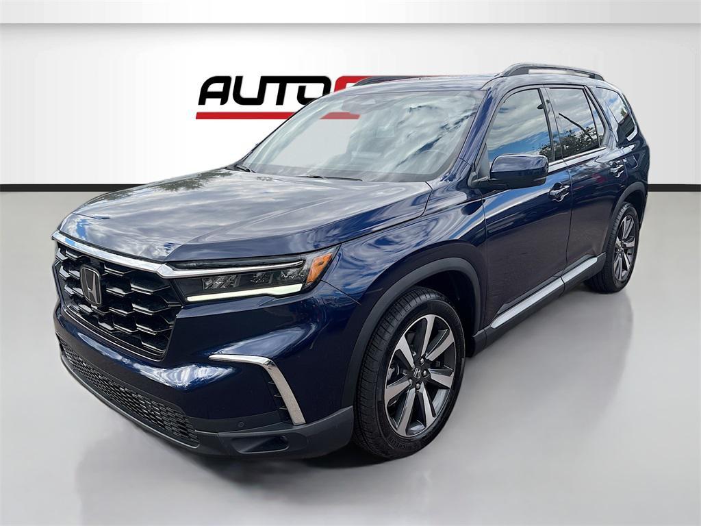 used 2025 Honda Pilot car, priced at $40,900