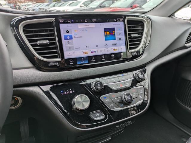 used 2025 Chrysler Pacifica car, priced at $32,500