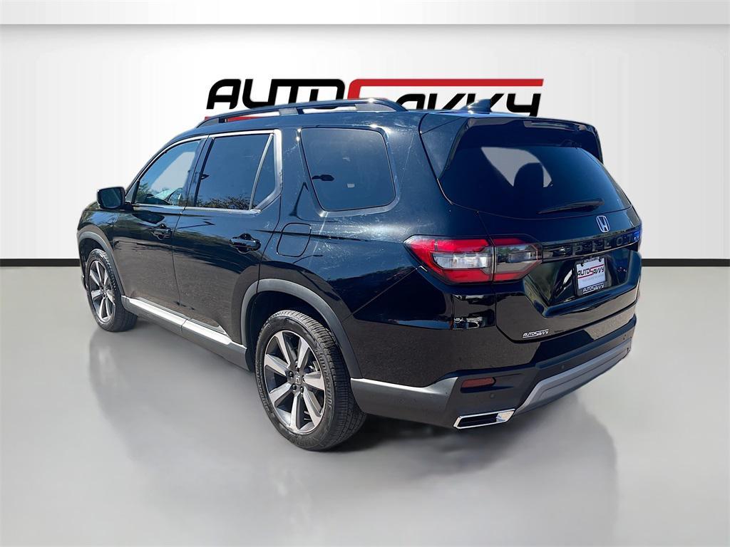 used 2025 Honda Pilot car, priced at $42,100