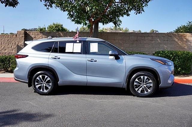 used 2022 Toyota Highlander car, priced at $37,012