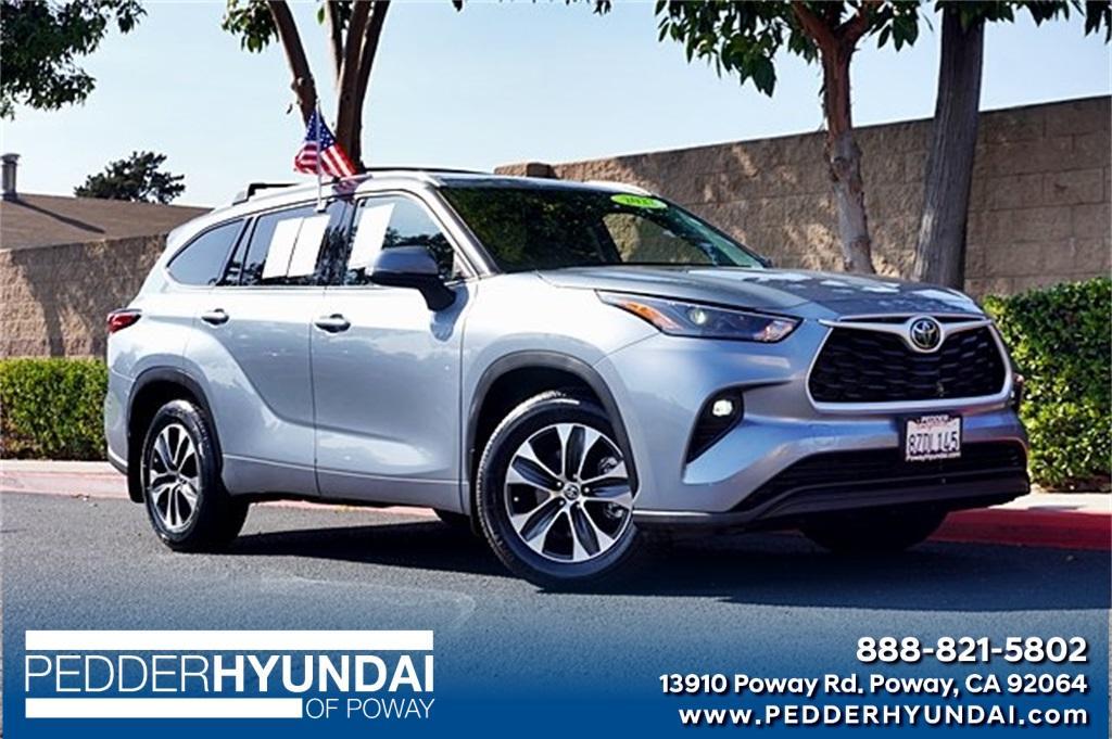 used 2022 Toyota Highlander car, priced at $37,012