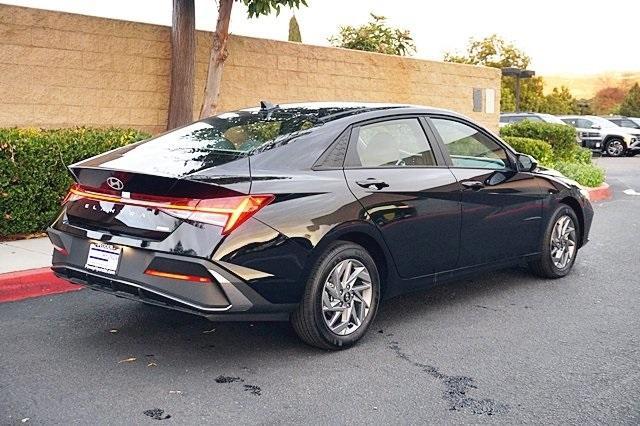 new 2025 Hyundai Elantra HEV car, priced at $26,289