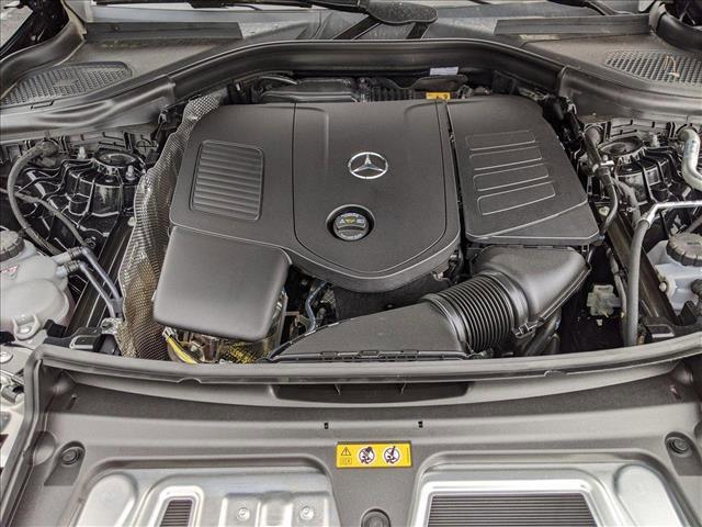 new 2025 Mercedes-Benz GLC 300 car, priced at $54,185