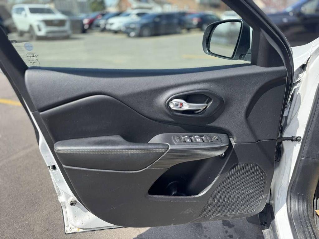 used 2016 Jeep Cherokee car