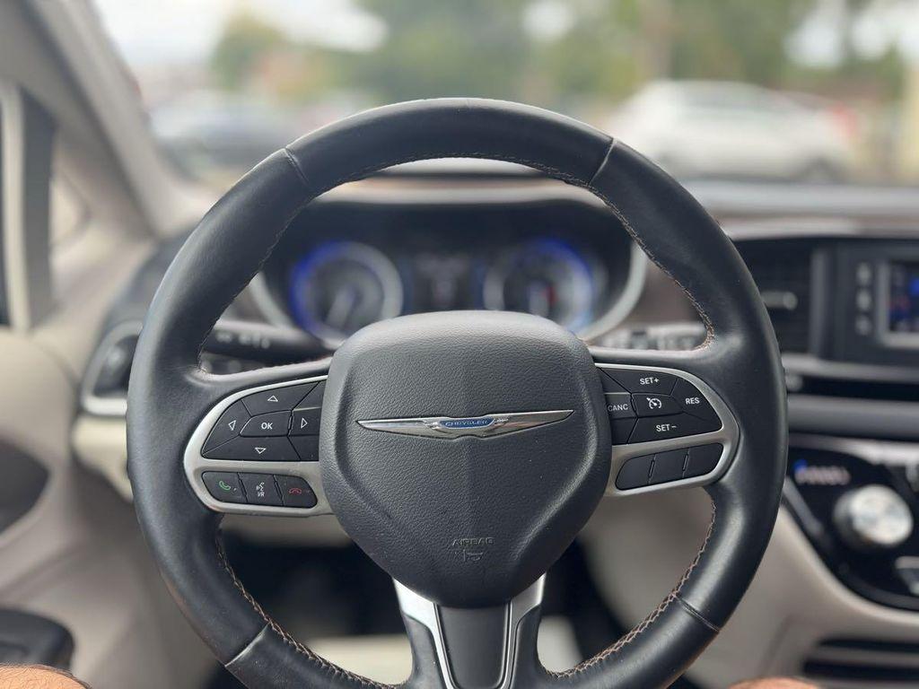 used 2017 Chrysler Pacifica car