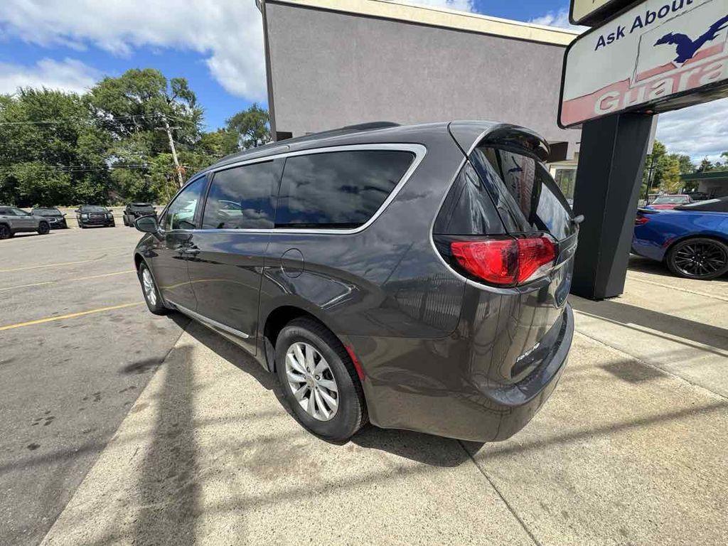 used 2017 Chrysler Pacifica car