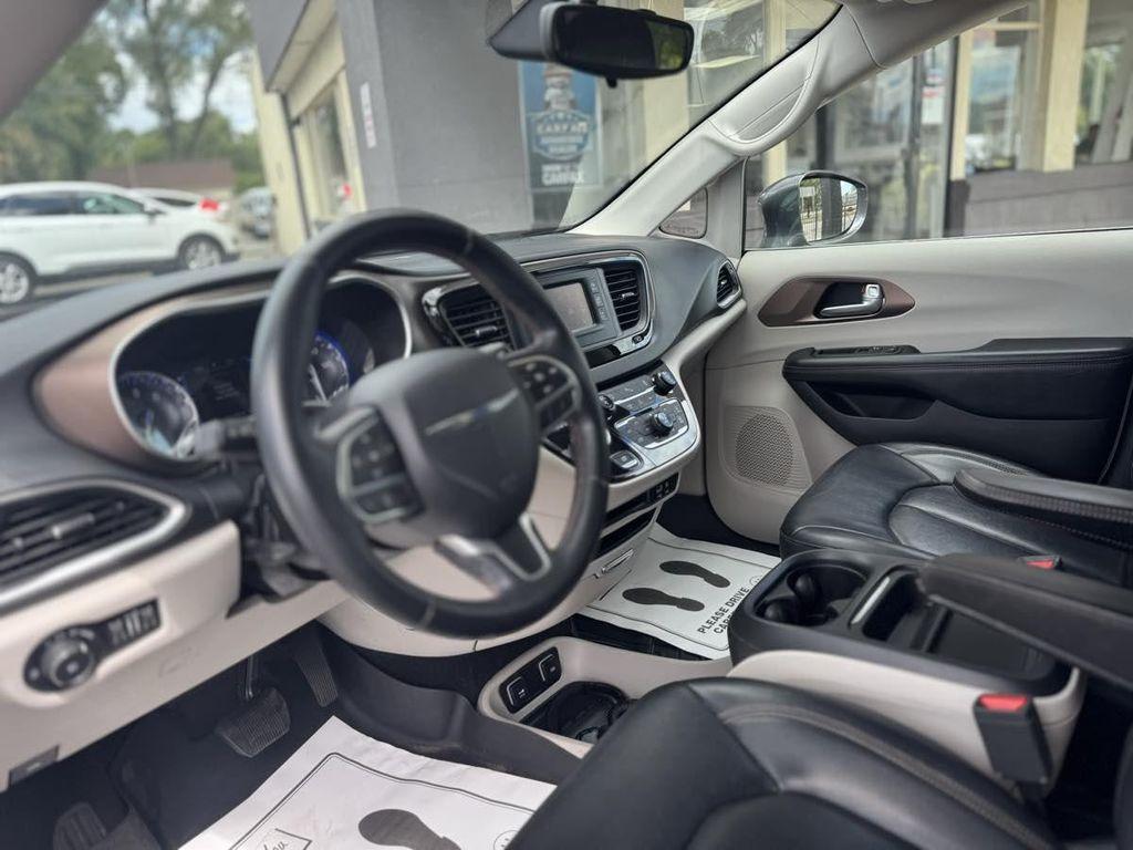 used 2017 Chrysler Pacifica car