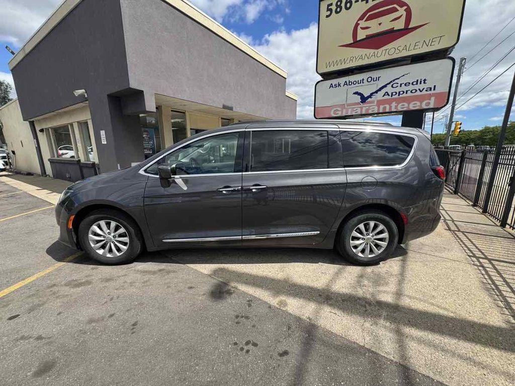 used 2017 Chrysler Pacifica car