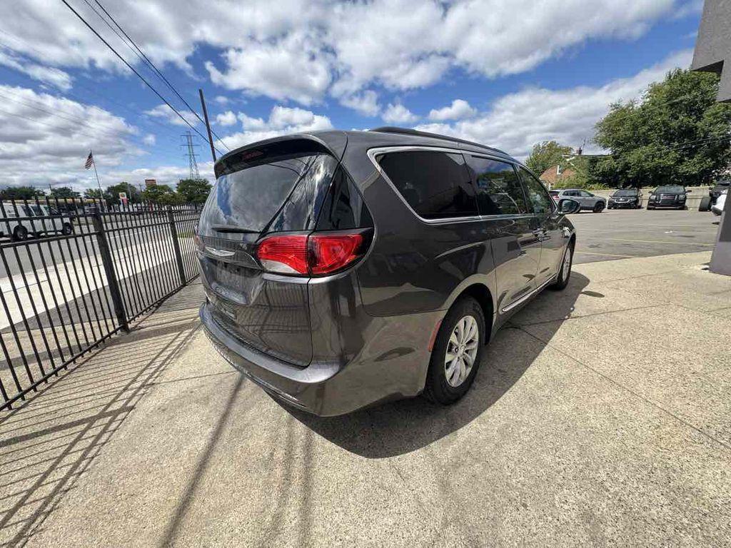 used 2017 Chrysler Pacifica car