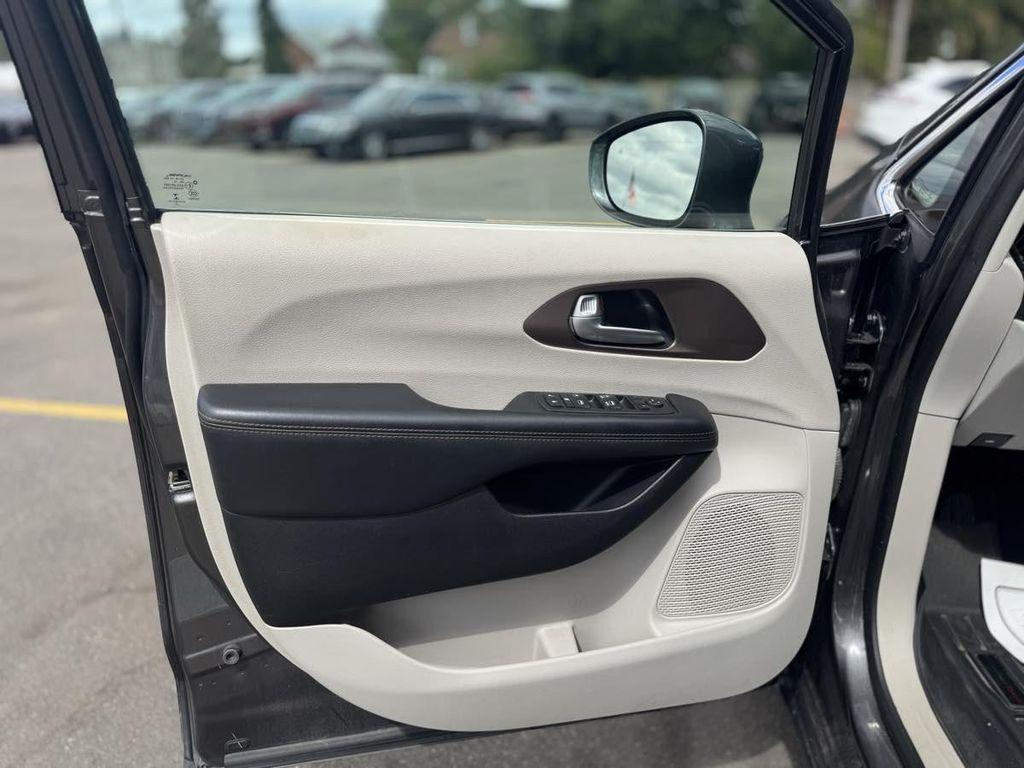 used 2017 Chrysler Pacifica car