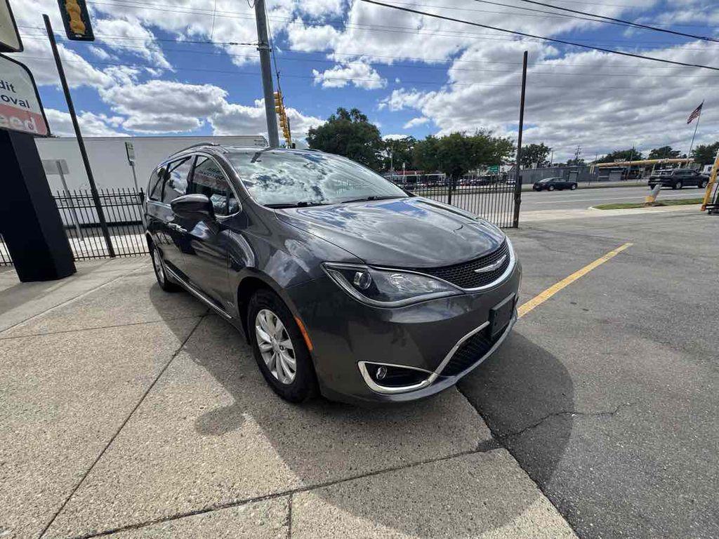 used 2017 Chrysler Pacifica car