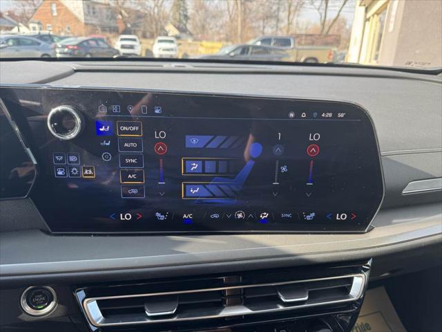 used 2024 Chevrolet Traverse car, priced at $39,905