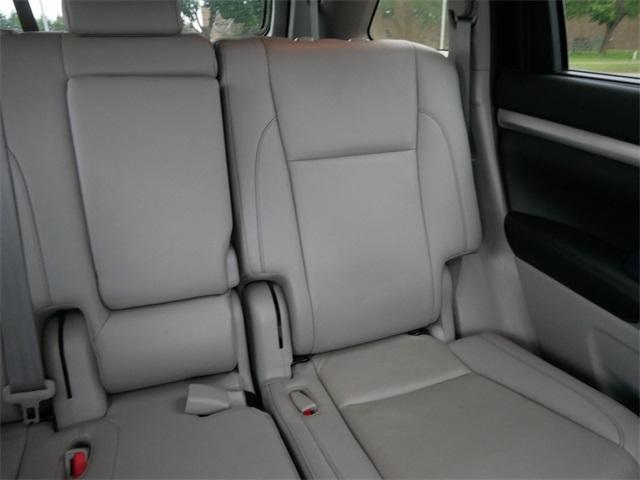 used 2019 Toyota Highlander Hybrid car, priced at $35,093