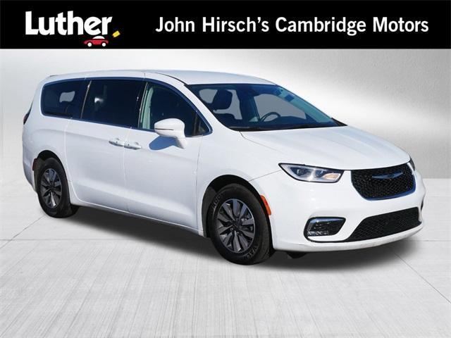 used 2022 Chrysler Pacifica Hybrid car, priced at $27,300