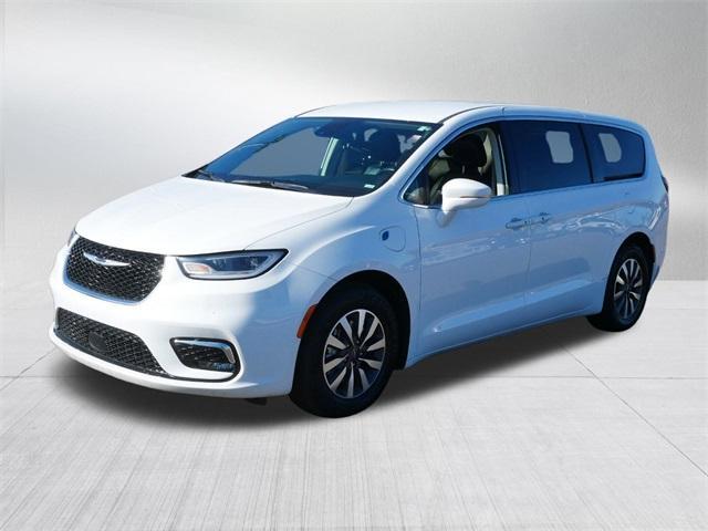 used 2022 Chrysler Pacifica Hybrid car, priced at $27,300