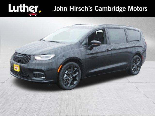new 2024 Chrysler Pacifica car, priced at $54,023