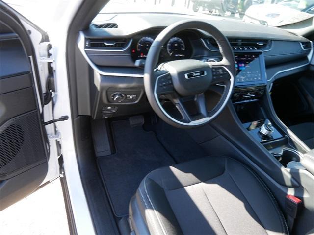 new 2025 Jeep Grand Cherokee car, priced at $38,334