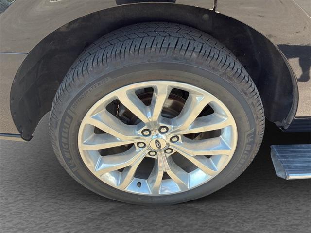used 2018 Ford Expedition car, priced at $22,900