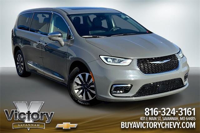 used 2022 Chrysler Pacifica Hybrid car, priced at $26,000