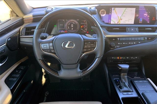 used 2019 Lexus ES 300h car, priced at $27,000