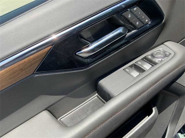 new 2025 Chevrolet Suburban car, priced at $87,925