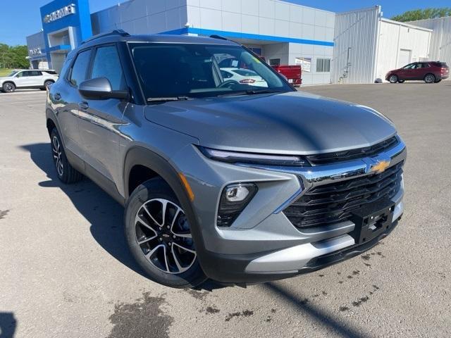 new 2025 Chevrolet TrailBlazer car, priced at $28,475