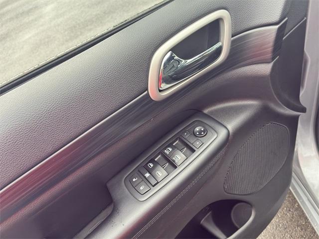 used 2020 Jeep Grand Cherokee car, priced at $25,000