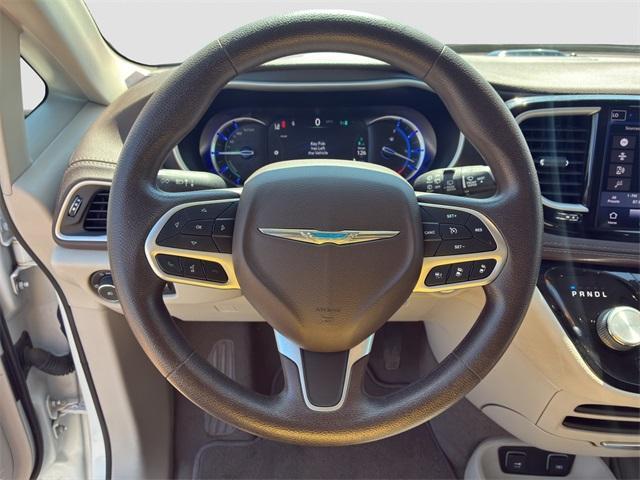 used 2021 Chrysler Pacifica Hybrid car, priced at $18,940