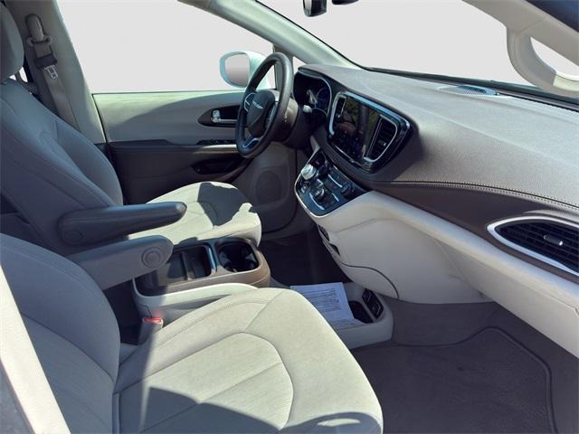 used 2021 Chrysler Pacifica Hybrid car, priced at $18,940