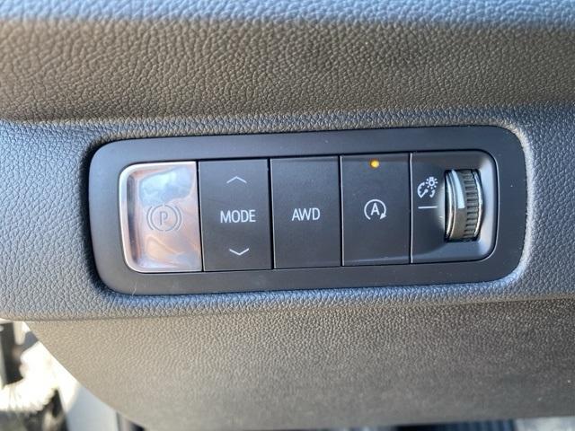 used 2024 Chevrolet Traverse car, priced at $46,900