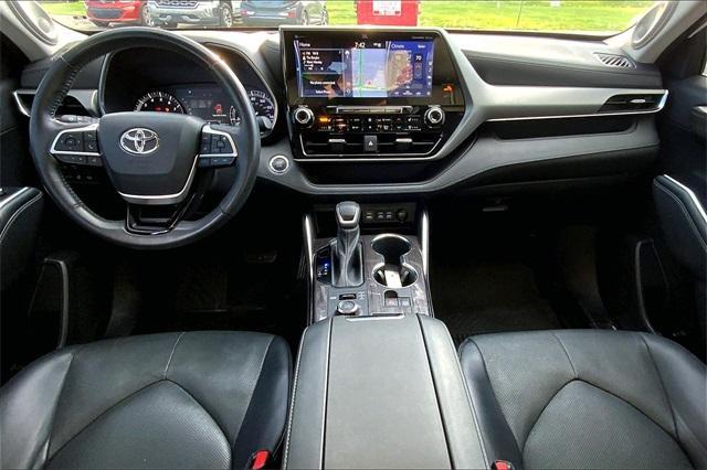 used 2022 Toyota Highlander car