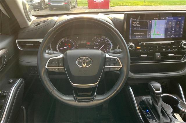used 2022 Toyota Highlander car